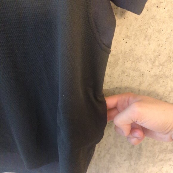 Lululemon Mens Medium Black Gray Mesh Short Sleeve T-Shirt Top Yoga Gym - Picture 4 of 9